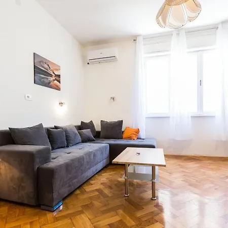 Royal G - City Centre Apartment Zadar