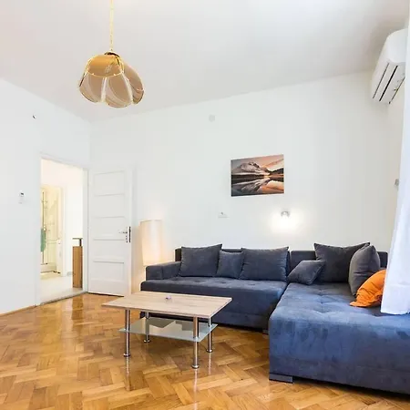 Royal G - City Centre Apartment