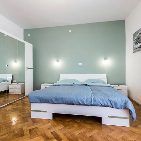 Royal G - City Centre Apartment